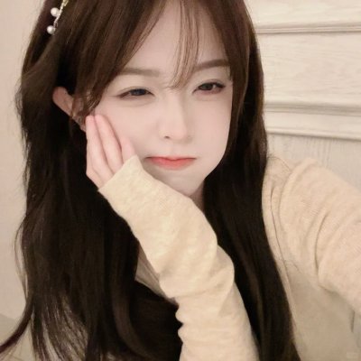 皎若云间月